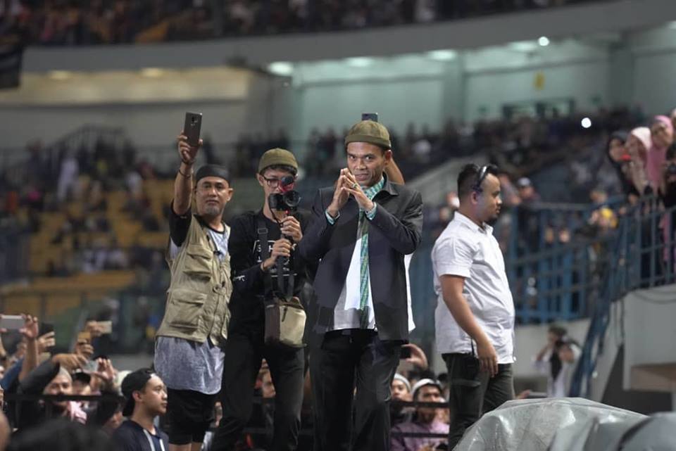 Jadi Penceramah Tabligh Akbar di Stadion GBLA Bandung, UAS Disambut denganShalawat Badr 